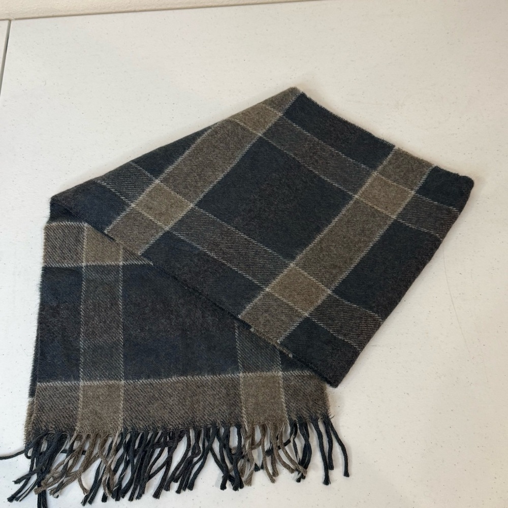 Geoffrey Beene Men’s Scarf Pure New Wool Grey and Tan Plaid Fringe - Picture 2 of 5